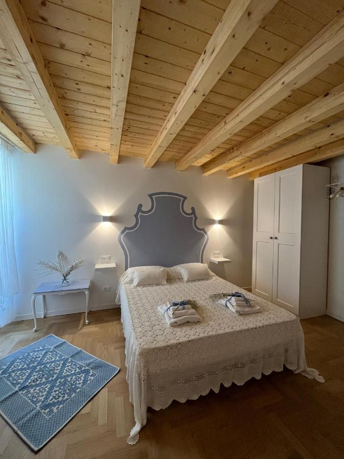 La Piccola Casa Al Lago - Intera Casa Con 3 Camere E 2 Box Salò Exteriör bild