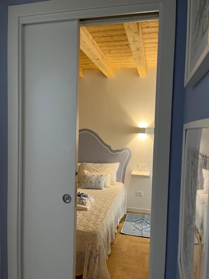 La Piccola Casa Al Lago - Intera Casa Con 3 Camere E 2 Box Salò Exteriör bild