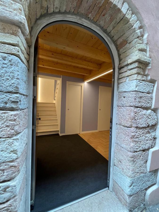 La Piccola Casa Al Lago - Intera Casa Con 3 Camere E 2 Box Salò Exteriör bild