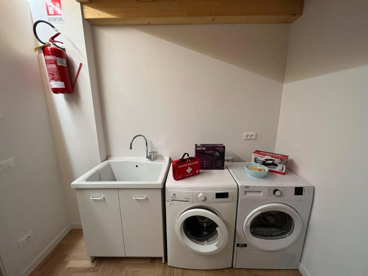 La Piccola Casa Al Lago - Intera Casa Con 3 Camere E 2 Box Salò Exteriör bild