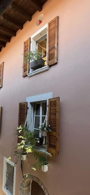 La Piccola Casa Al Lago - Intera Casa Con 3 Camere E 2 Box Salò Exteriör bild