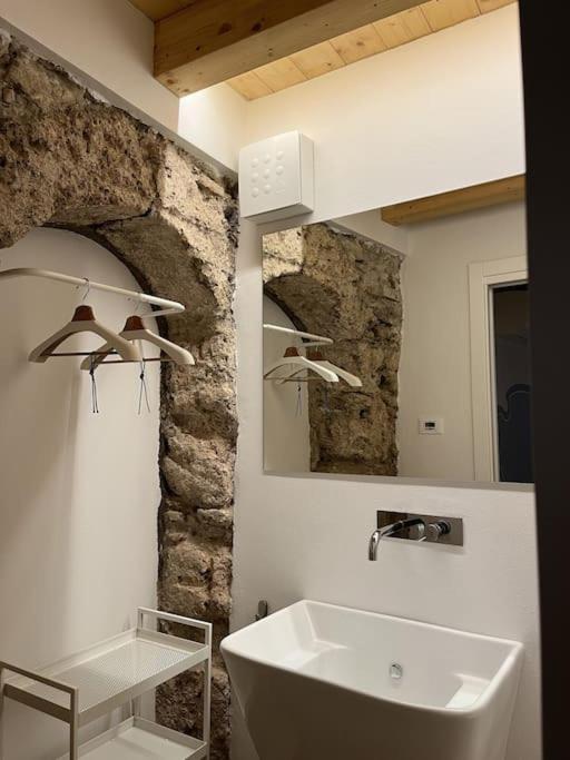 La Piccola Casa Al Lago - Intera Casa Con 3 Camere E 2 Box Salò Exteriör bild