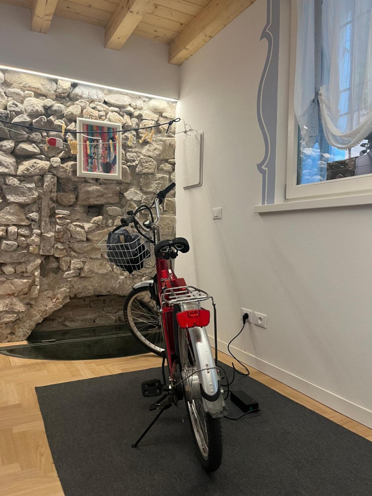 La Piccola Casa Al Lago - Intera Casa Con 3 Camere E 2 Box Salò Exteriör bild